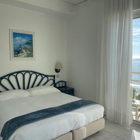 Hotel Miramare دْيانو مارينا المظهر الخارجي الصورة