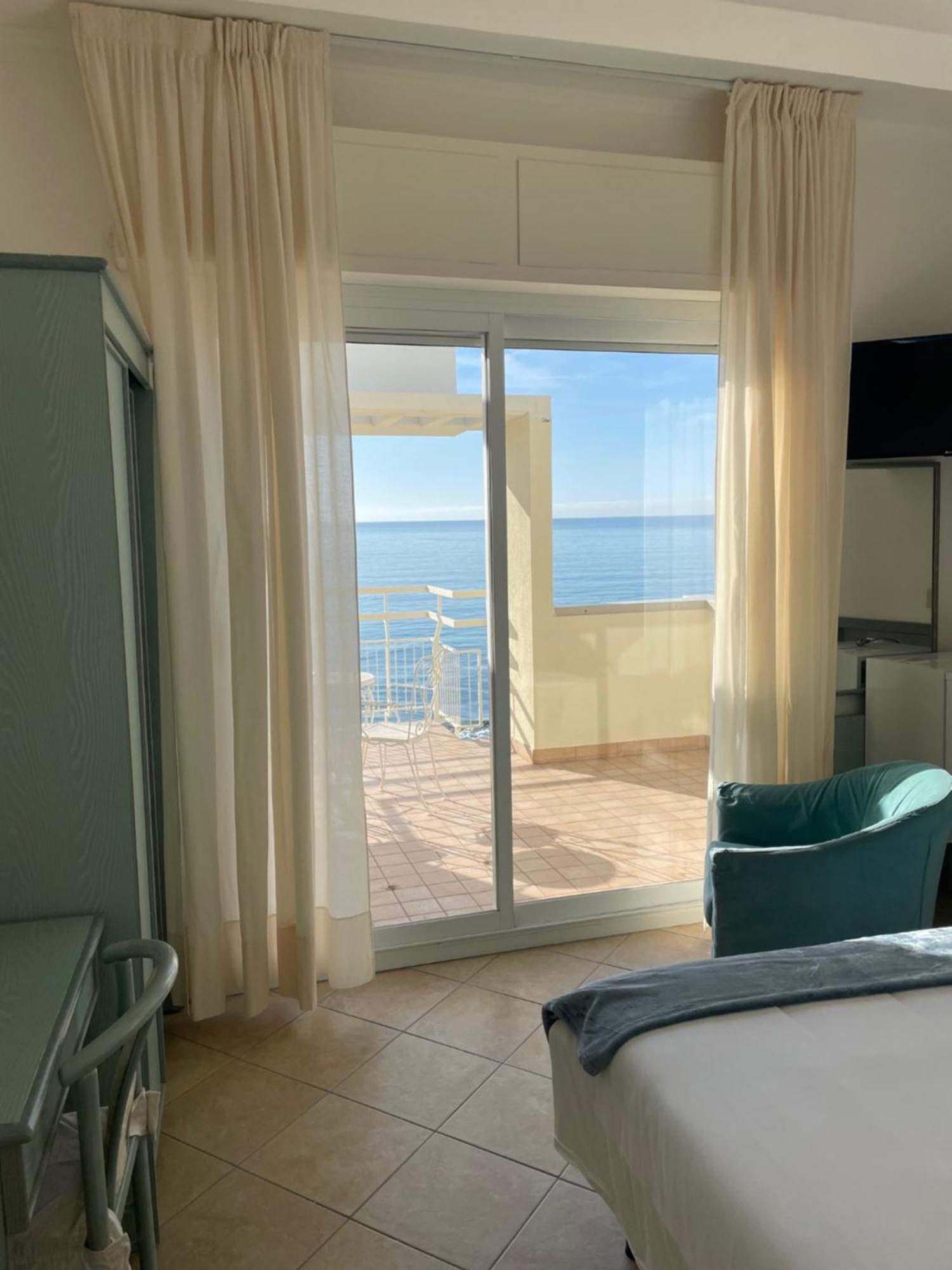 Hotel Miramare دْيانو مارينا المظهر الخارجي الصورة