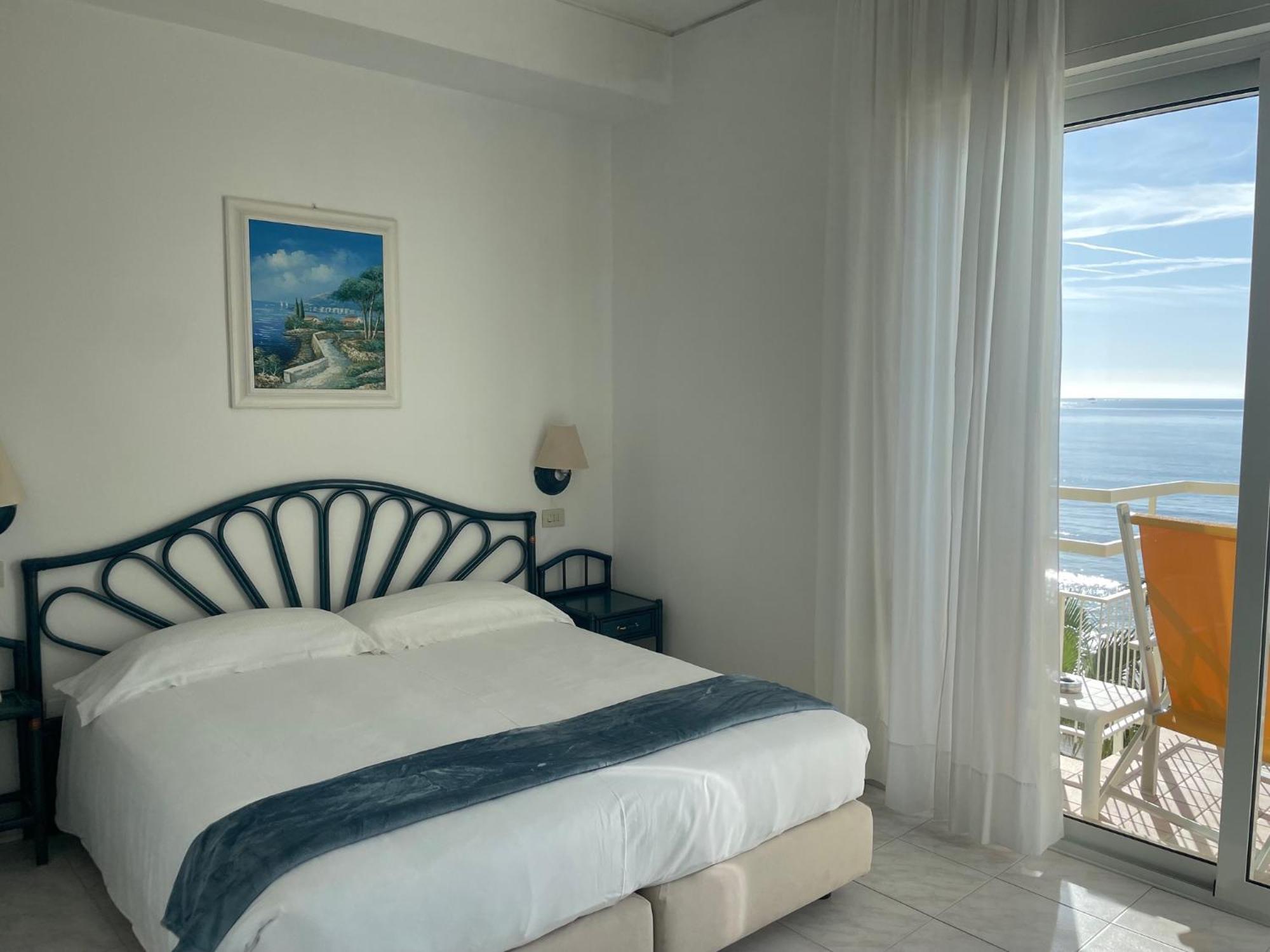 Hotel Miramare دْيانو مارينا المظهر الخارجي الصورة