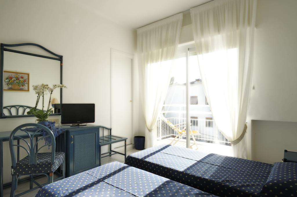 Hotel Miramare دْيانو مارينا المظهر الخارجي الصورة