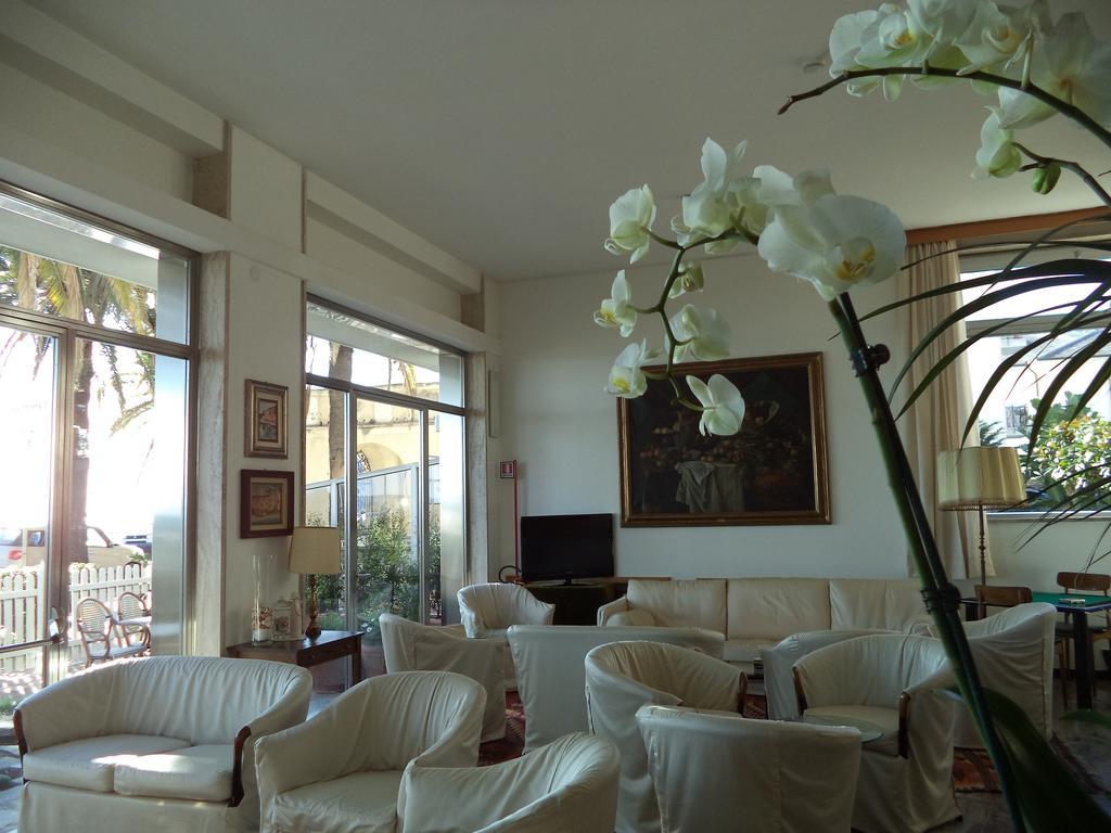 Hotel Miramare دْيانو مارينا المظهر الخارجي الصورة