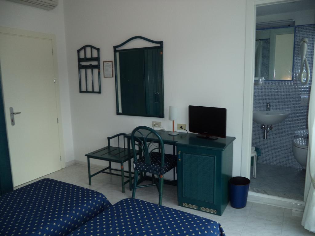 Hotel Miramare دْيانو مارينا المظهر الخارجي الصورة